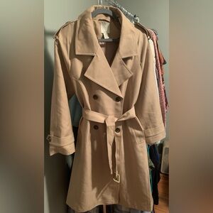 Never worn trench coat khaki color in large